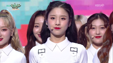 20181112.0504.3 Loona - Hi High (Music Bank 2018.10.05 HDTV) (JPOP.ru).ts.png