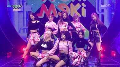 20181111.0509.5 Weki Meki - Crush (Music Bank 2018.11.09 HDTV) (JPOP.ru).ts 1.png