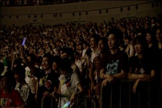 M-Flo Tour 2007 COSMICOLOR at Yokohama Arena-4.jpg