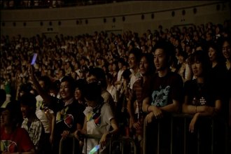 M-Flo Tour 2007 COSMICOLOR at Yokohama Arena-4.jpg M-Flo Tour 2007 COSMICOLOR at Yokohama Arena-4.jpg