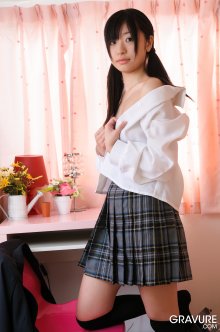 GRAVURE-DOTCOM-SHIZUKU-05-003.jpg
