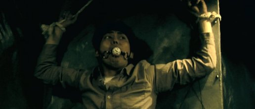 Grotesque.mkv_snapshot_00.04.27_[2020.04.06_06.52.12].jpg