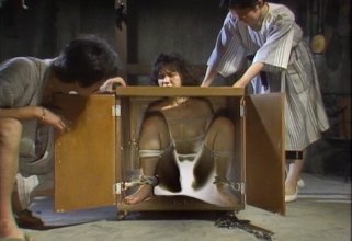 Woman in a box.mkv_snapshot_00.45.14_[2020.04.30_16.03.39].jpg