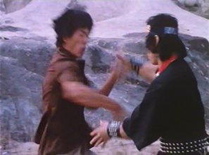 Bruce Lee in New Guinea.mkv_snapshot_01.14.10_[2020.07.12_15.49.51].jpg