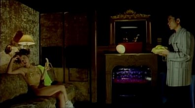 Weather Woman Returns.1996.DVDRip.x264.AC3.WahDee.mkv_snapshot_00.23.57_[2021.11.11_10.14.14].jpg