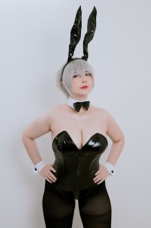 01_Uzaki_Chan_Bunny_1.jpg