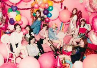 TWICE DEBUT SHOWCASE Pamphlet - Page 03.jpg