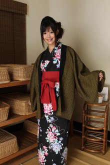 aoi-tsukasa-black-kimono-xcity-gi-01.jpg