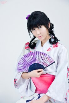 Choi-Byul-I-Pink-and-White-Kimono-02.jpg