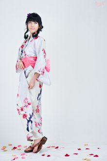 Choi-Byul-I-Pink-and-White-Kimono-03.jpg