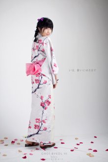 Choi-Byul-I-Pink-and-White-Kimono-05.jpg