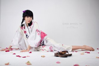 Choi-Byul-I-Pink-and-White-Kimono-07.jpg