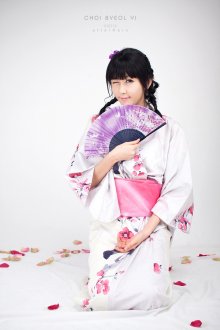 Choi-Byul-I-Pink-and-White-Kimono-11.jpg