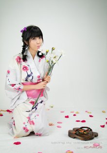 Choi-Byul-I-Pink-and-White-Kimono-14.jpg