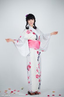 Choi-Byul-I-Pink-and-White-Kimono-20.jpg