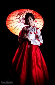 Kim-Ha-Yul-Red-and-White-Hanbok-01.jpg