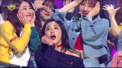 20170402.2035.5 Pristin - Wee Woo (Inkigayo 2017.04.02) (JPOP.ru).jpg